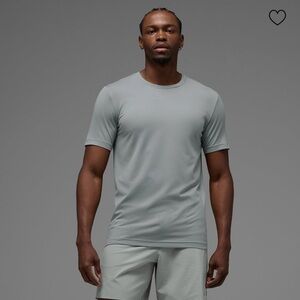ALO Yoga Men's Short Sleeve Crew Neck Tee in Lunar Gray
